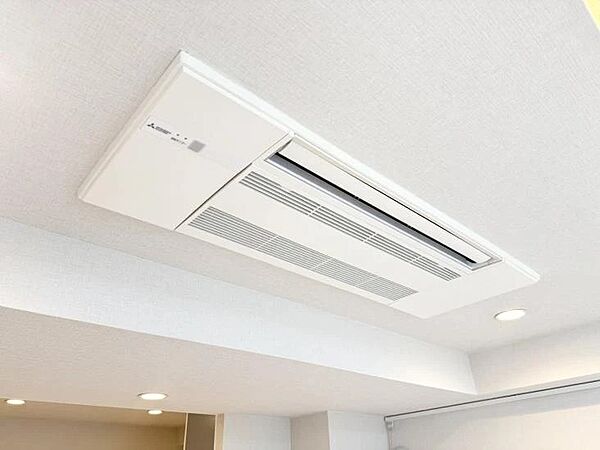 高いインテリア性と、スタイリッシュで圧迫感のないスッキリした空間を演出ができるビルトインエアコン！