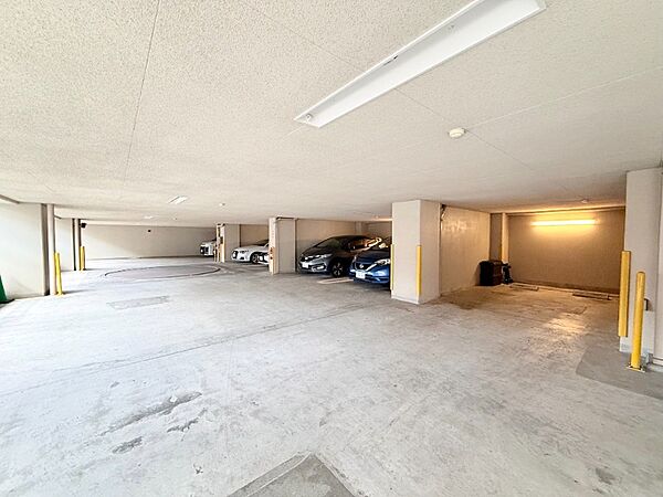 【駐車場】※空き状況は担当者にご確認をお願いいたします