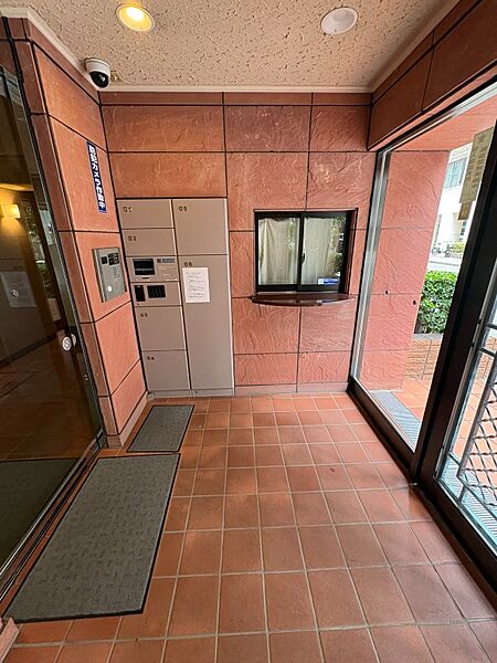 エントランス／宅配ボックスがあるので外出中でもお荷物を受け取ることが出来ます。