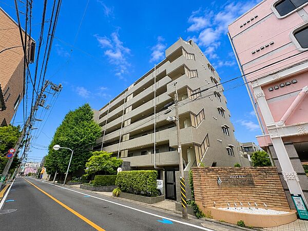 マンション外観／外壁タイル貼りの新耐震基準のマンション