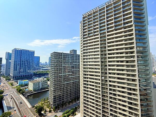 都会の景色を望める眺望良好のお部屋です。