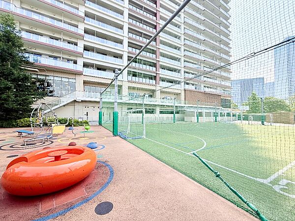 【アクティブパーク】アスレチックやフットサルことを完備