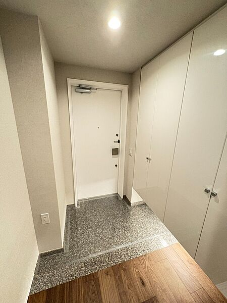 収納力のある大きな下駄箱付。ご家族分の靴をたくさん収納できます。