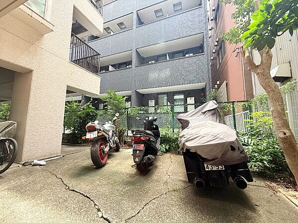 【バイク置き場】※空き状況は担当者にご確認くださいませ。