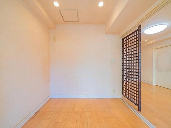 北西向きですが、光が差し込み明るいお部屋です。