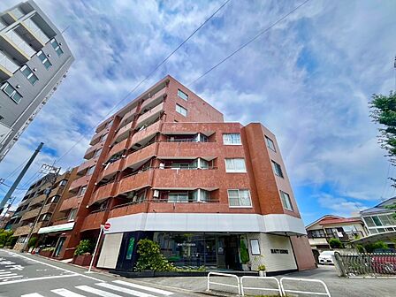 駅まで平坦なため、歩きやすい立地です。