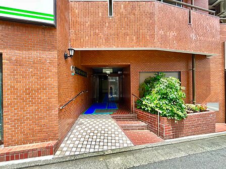 掃除の行き届いた綺麗なエントランス。管理体制良好です。