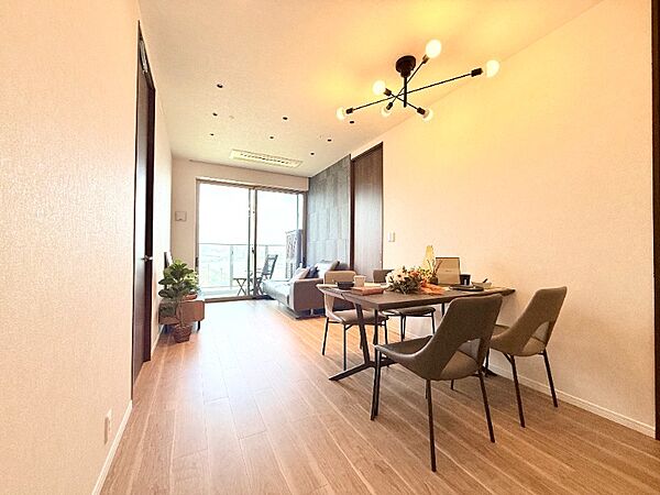 広々としたLDKがお部屋の中心。ご家族そろった楽しい時間が過ごせそうですね。