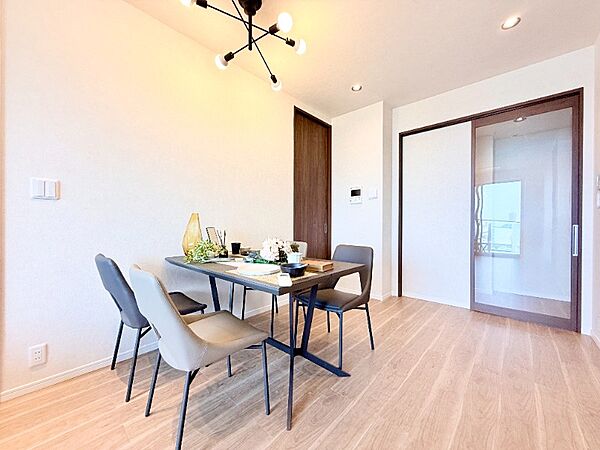 お好みの照明を設置して、様々なテイストのお部屋に変身させるのもオススメです！