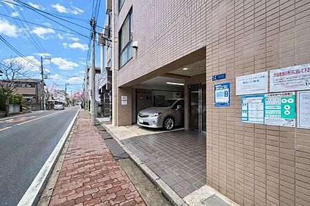 緑豊かな「三渓園」「本牧山頂公園」「新本牧公園」が徒歩圏内。）四季を感じながら、散歩に出かけるなど…。楽しみが増えそうです。