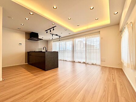 家具のレイアウトがしやすい、使い勝手の良いワイドリビング