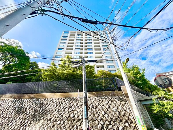 天高約2.6m×ハイサッシの開放的な空間！