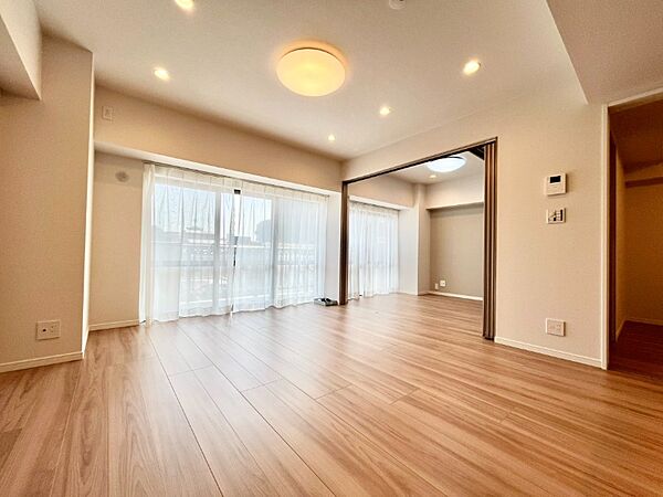 広々としたLDKがお部屋の中心。ご家族そろった楽しい時間が過ごせそうですね。