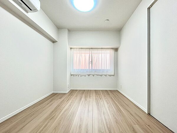 洋室（約6.0帖）クローゼットの付いたお部屋です。