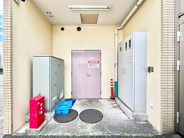 【ゴミ置き場】整理の行き届いたゴミ置き場。日頃の管理の良さが伺えます。