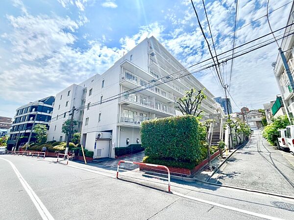 毎日の暮らしが便利になる「神楽坂」駅徒歩6分です。