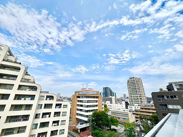 最上階（8階部分）から望む、開放的な眺望を日常の一部に。