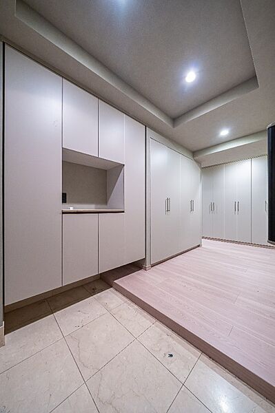 収納力のある大きな下駄箱付。ご家族分の靴をたくさん収納できます。