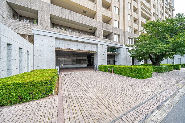 住まいの第一印象を決めるエントランスホール。清潔感もあり、管理の良さがうかがえます。