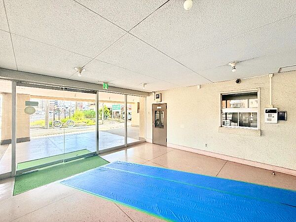 住まいの第一印象を決めるエントランスホール。清潔感もあり、管理の良さがうかがえます。