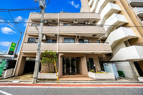 マンション外観／平成6年11月築の新耐震基準マンション