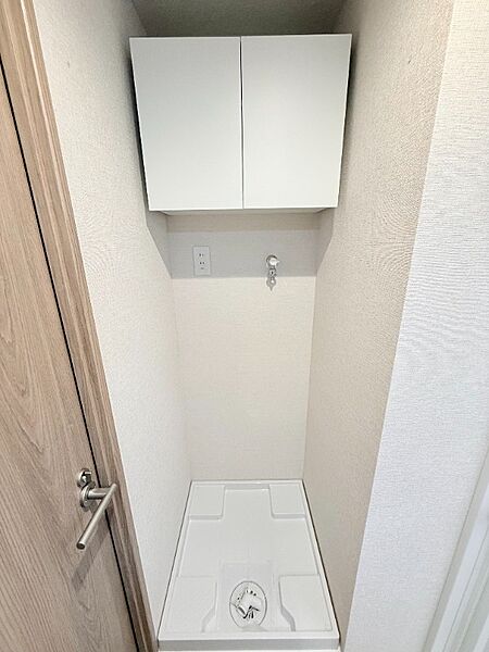 防水パンの上部には、吊戸棚がついており、タオル等の日用品が収納できます