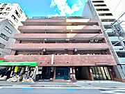 駅まで平坦な道のりで、ベビーカーやお子様をつれての移動もしやすいです。