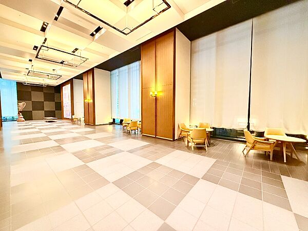 外と内をつなぐエントランスは、まさに顔となる場所。気品のある雰囲気を漂わせて上質な空間を作り出します。