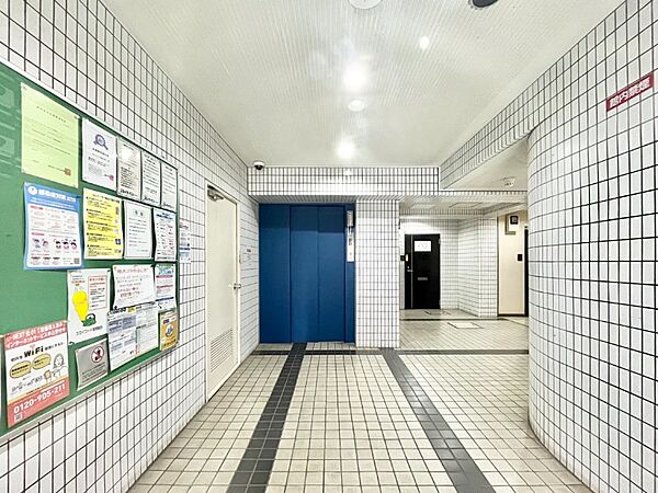 住まいの第一印象を決めるエントランスホール。清潔感もあり、管理の良さがうかがえます。