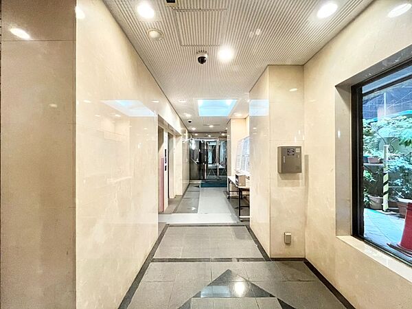 住まいの第一印象を決めるエントランスホール。清潔感もあり、管理の良さがうかがえます。