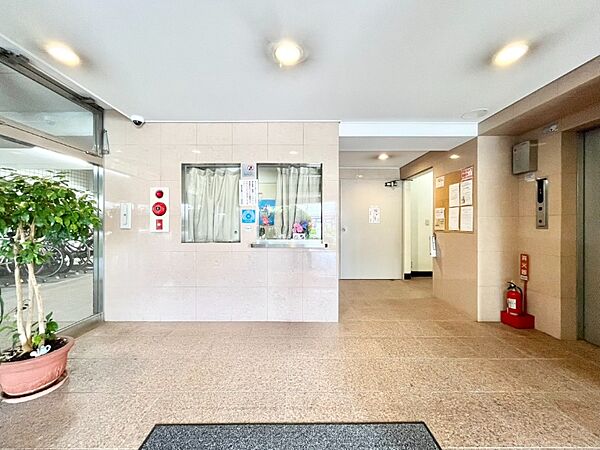 住まいの第一印象を決めるエントランスホール。清潔感もあり、管理の良さがうかがえます。