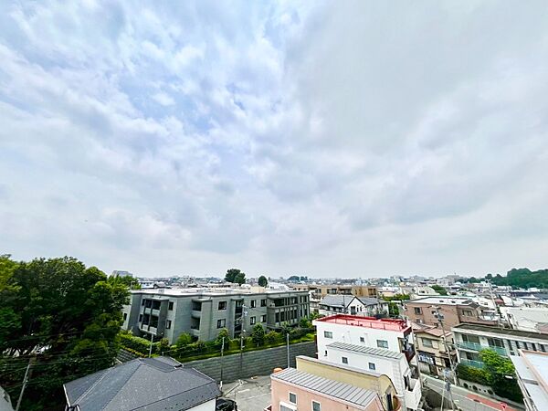 7階部分のため眺望良好です。晴れた日には青空が広がります