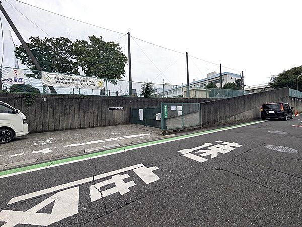 春岡小学校　約1370ｍ