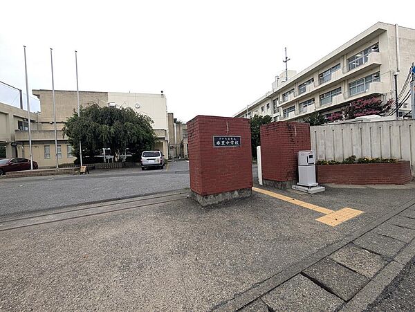 春里中学校　約730ｍ