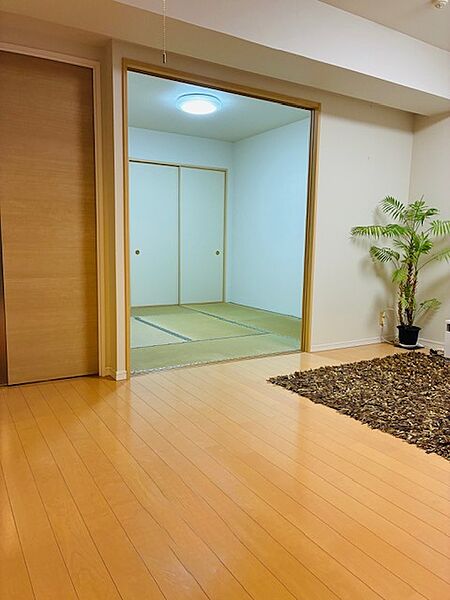 和室と続き間の広々空間