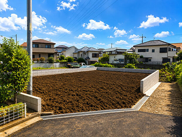 開放感のある広々とした敷地。落ち着いた周辺環境に恵まれ、新しい暮らしを想像させてくれます 