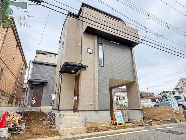 洗練された佇まいが街並みに溶け込む、落ち着きと気品を感じさせる外観デザイン。