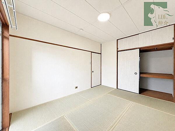 素朴な素材感がもたらす安らぎに満ちた、心落ち着く穏やかな空間が日々の暮らしに調和をもたらします。