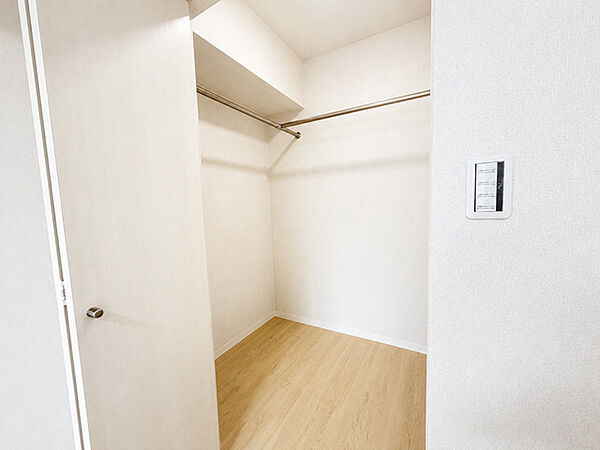 すっきりと整えられた空間が広がり、日々の暮らしに心地よいゆとりと落ち着いた時間をもたらしてくれる場所です
