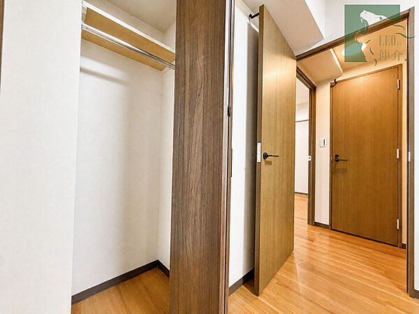 木の温もりが感じられる建具で統一された落ち着きのある空間