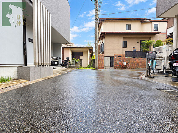 落ち着いた佇まいが広がる、穏やかな空気が流れる住環境です。