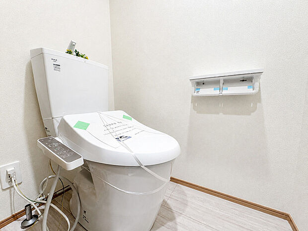 白を基調としたすっきりと清潔感のある空間が広がり、日々の暮らしを心地よく整えてくれる落ち着いた雰囲気に包まれています 