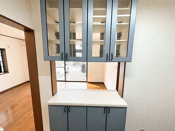 暮らしに静かな調和をもたらす洗練されたデザイン。使い勝手の良さと落ち着いた色彩が、日々の生活に心地よい整頓された空気を添えてくれます