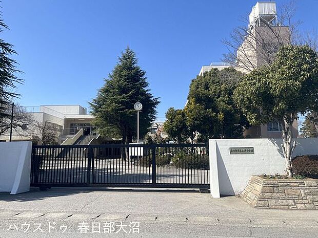 上沖小学校 560m