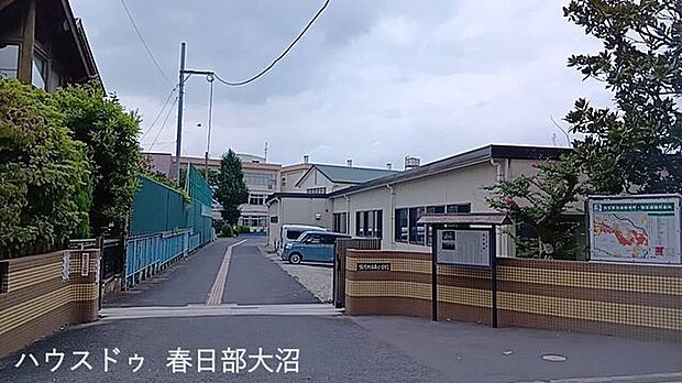 東小学校 240m
