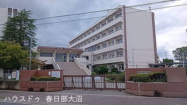 杉戸中学校 550m