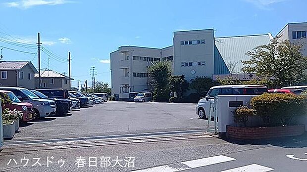 長倉小学校 740m