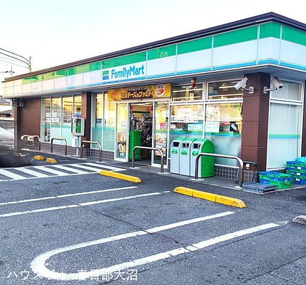 ファミリーマート春日部大場店 450m