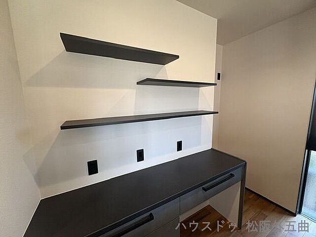 モダンな収納棚