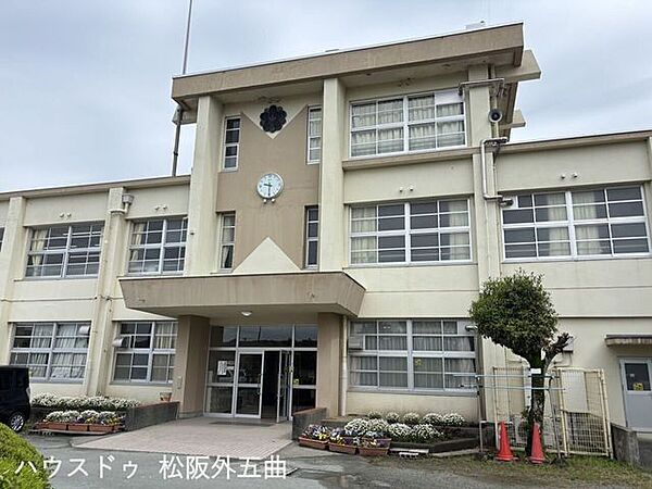 山室山　小学校 970m